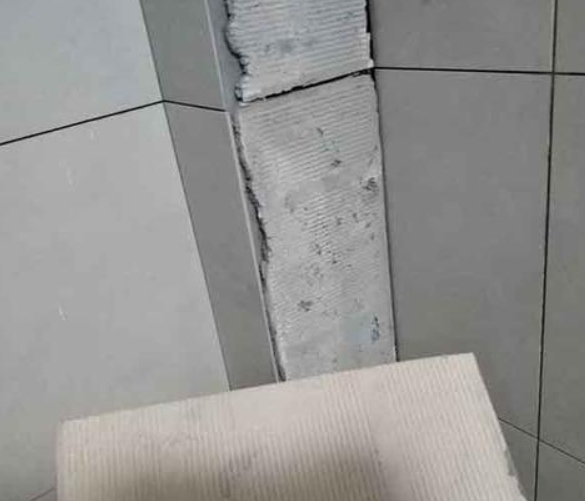 天涯瓷砖空鼓维修公司分享下厨房瓷砖脱落的补救措施。